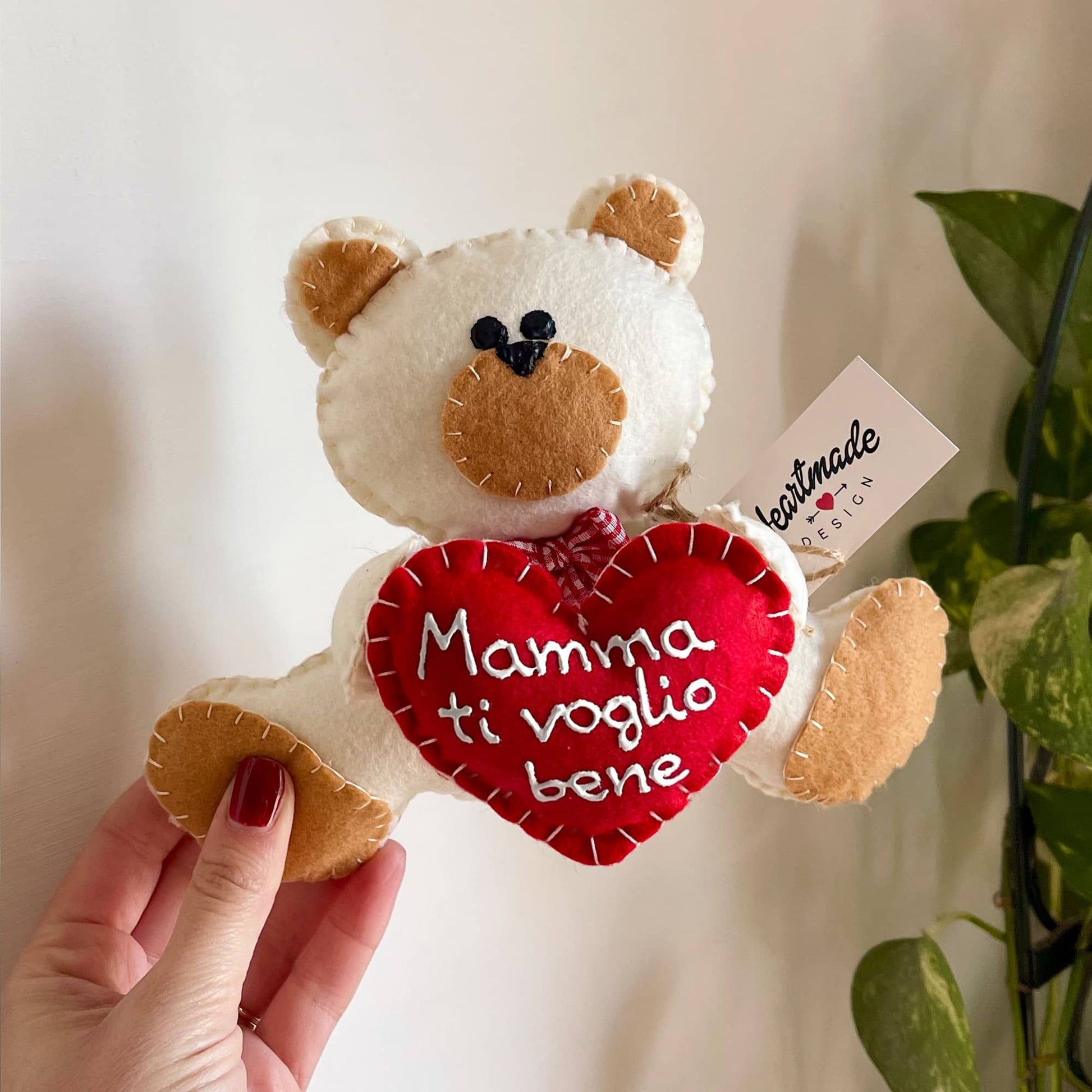 Angel n Bear, Modello Mamá. Orsetto di cristallo su un piedistallo, con un cuore rosso e una frase speciale per la mamma. Regalo decorativo per le mamme Angel n Bear, Modello Mamá. Orsetto di cristallo su un piedistallo, con un cuore rosso e una frase speciale per la mamma. Regalo decorativo per le mamme